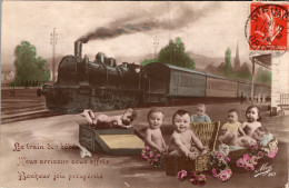 Carte     - Bébé -   Le Bain De Bébé  , Nous Arrivons  , Train       AQ926 - Bébés