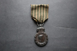 Médaille   EMPIRE NAPOLEON  Sainte Helene  Ruban  1821 Ancien Vétéran - Before 1871
