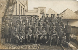 Carte Photo Militaire. Allemagne. Soldats Allemands - Caserme