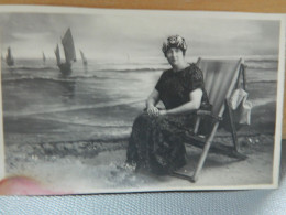 BLANKENBERGE: PHOTO CARTE D'UNE DAME  FAITES EN STUDIO DANS UN DECOR  CHEZO.HOUTART-LAUREYS DIGUE DE MER-PHOTO DU PIER - Blankenberge