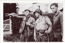 Débarquement En Normandie 1944 - Un Civil Aide Un Soldat Américain En Lui Indiquant Son Chemin - Geschichte