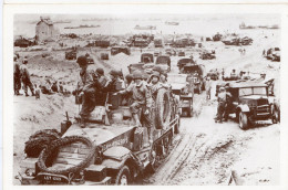 Débarquement En Normandie 1944 - Débarquement Allié - Blindés Et Transports Sur La Plage - Oorlog 1939-45