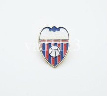Badge Pin Football Clubs AFC – Asian Football Confederation  " FC Chiasso "  Vietnam - Football