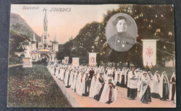 Souvenir De Lourdes, Carte Avec Photographie - Holy Places