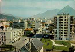 SEYSSINET     ( ISERE )    AVENUE DE LA REPUBLIQUE. AU FOND , LA CHARTEUSE - Autres & Non Classés