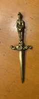 Dague En Laiton Avec Un Chevalier Sur La Garde. Espagne. Vers 1880. (H272) - Knives/Swords