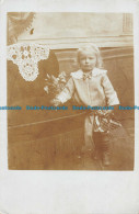 R161245 Old Postcard. Little Girl - Monde