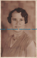 R161258 Old Postcard. Woman - Monde