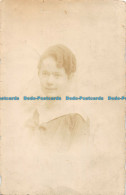 R161261 Old Postcard. Woman Portrait - Monde