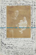 R161262 Old Postcard. Woman With Baby - Monde