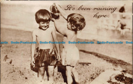 R160414 It Is Been Raining Here. Kids Near The Sea. RP. 1931 - Monde