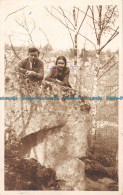 R161427 Old Postcard. Woman With Man On The Rock Near The Birches - Monde