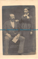 R161430 Old Postcard. Woman With Man - Monde