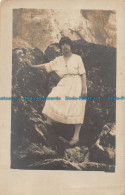 R161436 Old Postcard. Woman On The Rocks - Monde