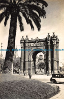 R161477 Barcelona. Triumphal Arch - Monde