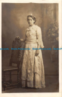 R161480 Old Postcard. Woman In White Long Dress Near The Chair. The Bromo - Monde