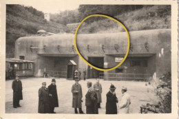 MIL3316  --   TSCHECH. BUNKER IM SUDETENLAND,, TETSCHEN --   IMPORTANT VISIT  --  ORIGINAL  PHOTO 14,5 Cm X 9,5 Cm - 1939-45