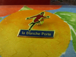 PIN'S " VEPECISTE  " BLANCHE PORTE. - Marche