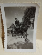 Photo Greece Rhodos Rodos Rodi. Carriage Persons Italian Occupation. 9x6 Cm. - Guerre, Militaire