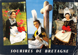 29-BRETAGNE FOLKLORE COIFFES ET COSTUMES CARHAIX SAINT GUENOLE-N°T2762-D/0067 - Autres & Non Classés