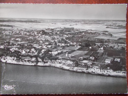 17 - MESCHERS - Vue Panoramique Aérienne Sur La Ville - Au Premier Plan, Les Grottes. (CPSM) - Meschers