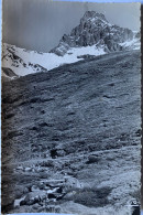 CPSM (Hautes Alpes). En Montant à La Chapelle De Clousis, Pont Sur L'Aigue Blanche Et Tête Des Toillies - Autres & Non Classés