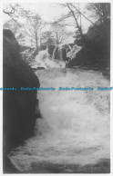 R162098 Old Postcard. Waterfall - Monde