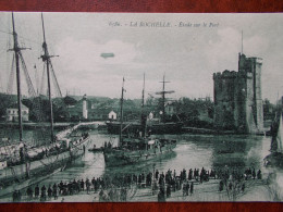 17 - LA ROCHELLE - Etude Sur Le Port. (Bâteaux De Pêche, Voiliers Terre Neuve, Vapeur, Dirigeable / Rare) - La Rochelle