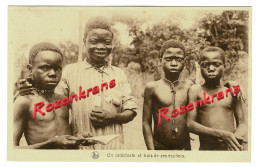 CPA Afrique Belgisch Congo Belge Un Catéchiste Et écoliers Enfants Indigènes Natives Ethnique Ethnic Mission Jesuites - Belgisch-Congo