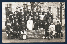 Carte-photo. 89ème Régiment D' Infanterie. Honneur Aux Anciens. Classe 1910. - Regimenten