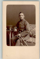 39805541 - Deutscher Unteroffizier Mit Saebel Und Portepee Im Fotostudio - Guerre 1914-18