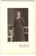 Fotografie Franz J. Mauthe, Balingen, Frau In Tailliertem Kleid  - Anonymous Persons