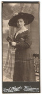 Fotografie Emil Kunert, Weissensee, Berliner Allee 244, Portrait Junge Dame Im Biedermeierkleid Mit Breitem Hut  - Anonymous Persons