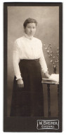 Fotografie W. Breiner, Gronau / Hann., Dame In Weisser Bluse Mit Halskette  - Anonymous Persons