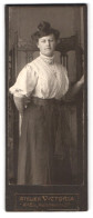 Fotografie Atelier Victoria, Kiel, Holstenstr. 57, Portrait Dame In Weisser Bluse Mit Hohen Kragen Und Hochsteckfrisur  - Personnes Anonymes