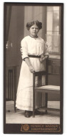 Fotografie Heinrich Wagner, Ehrenfriedersdorf, Chemnitzerstrasse, Portrait Junge Dame In Modischer Kleidung  - Anonymous Persons