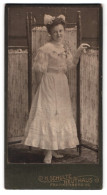 Fotografie H. Schulte-Heuthaus, Frankenberg I /S., Portrait Junge Dame Im Hübschen Kleid  - Anonymous Persons