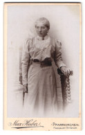 Fotografie Max Huber, Pfarrkirchen, Passauer-Strasse, Portrait Junge Dame Im Kleid  - Anonymous Persons