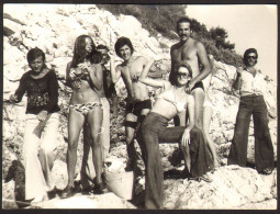 Group Men Guys And Women Girls On Beach Old Photo 12x9 Cm #41375 - Personnes Anonymes