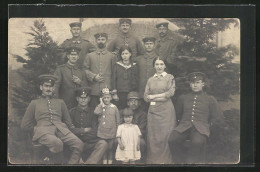 Foto-AK Soldaten In Feldgrau Mit Kindern, Kinder Kriegspropaganda  - Guerre 1914-18