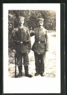 Foto-AK Uniformfoto Zweier Soldaten In Feldgrau Mit Gewehr Und Bajonett 71  - Oorlog 1914-18