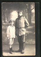 Foto-AK Uniformfoto, Vater Mit Dem Sohne  - Oorlog 1914-18