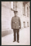 Foto-AK Uniformfoto, Soldat Mit Säbel Im Portrait  - Guerre 1914-18