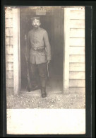 Foto-AK Soldat In Uniform Mit Gewehr, Uniformfoto  - Guerre 1914-18