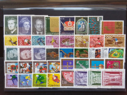 LIECHTENSTEIN - 40 Francobolli Anni '70 - Nuovi ** - Facciale Frs Sv 29,99 (sottofacciale) + Spese Postali - Unused Stamps