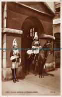 R162536 Horse Guards Sentries. Whitehall. London. Valentine. RP. 1933 - Sonstige & Ohne Zuordnung