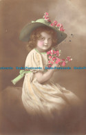 R163072 Old Postcard. Girl In Hat With Flowers. 1913 - Monde