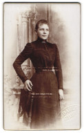 Fotografie L. Bauer, Wien, Mölkerbastei 20, Junge Dame Im Modischen Kleid  - Anonymous Persons