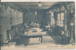 Dives Sur Mer (14 Calvados) Galerie De L'Hostellerie Guillaume Le Conquérant - Phot. Postel Circulée 1924 - Dives