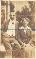 R162618 Old Postcard. Woman And Man - Monde